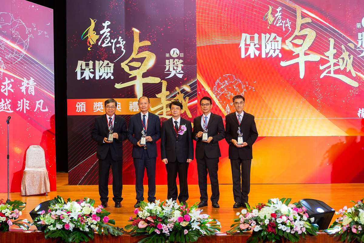 金管會張傳章副主委頒發風險管理卓越獎暨風險管理專案企畫卓越獎銀質獎