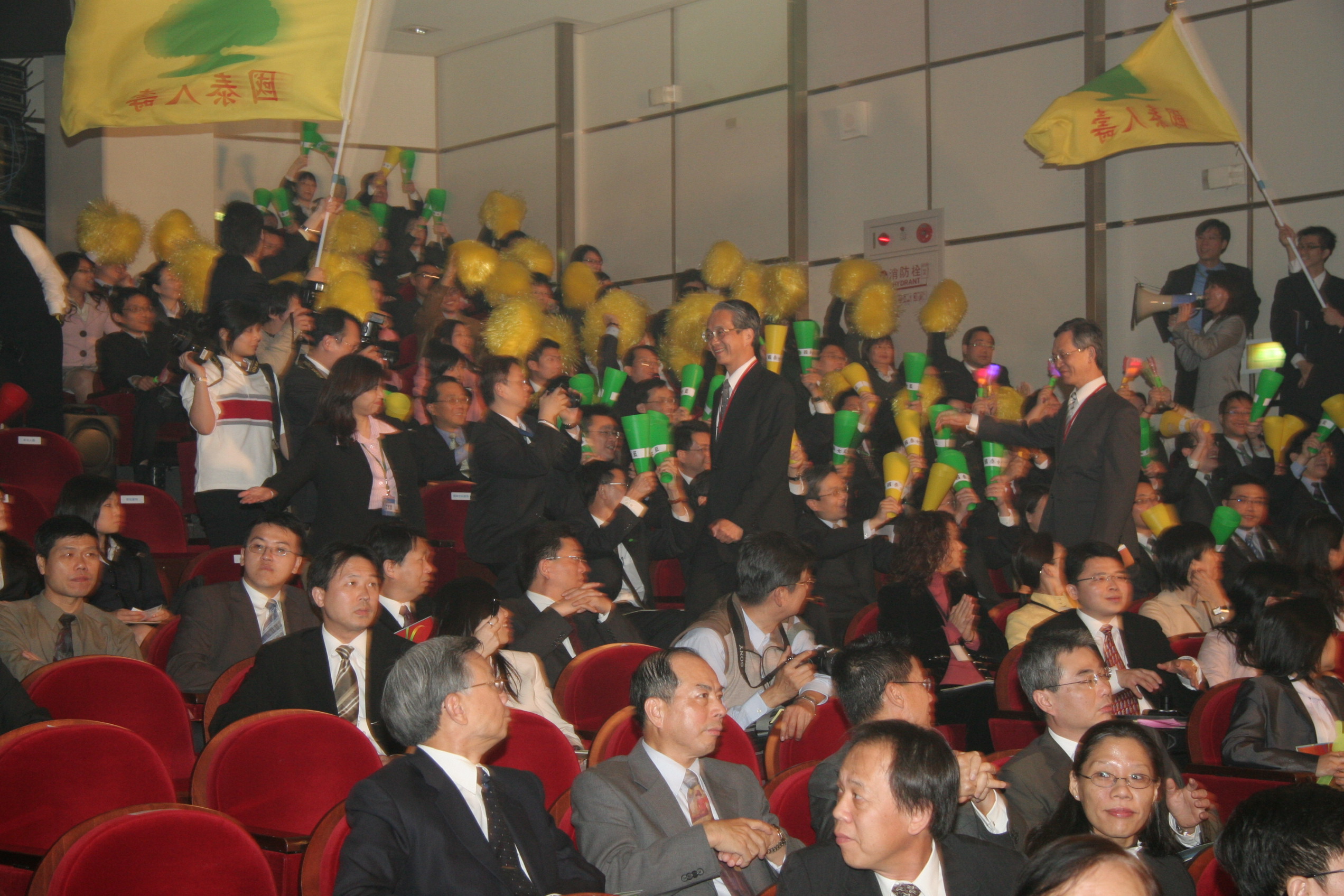 2007年第二屆保險卓越獎活動照片-入圍公司代表走星光大道