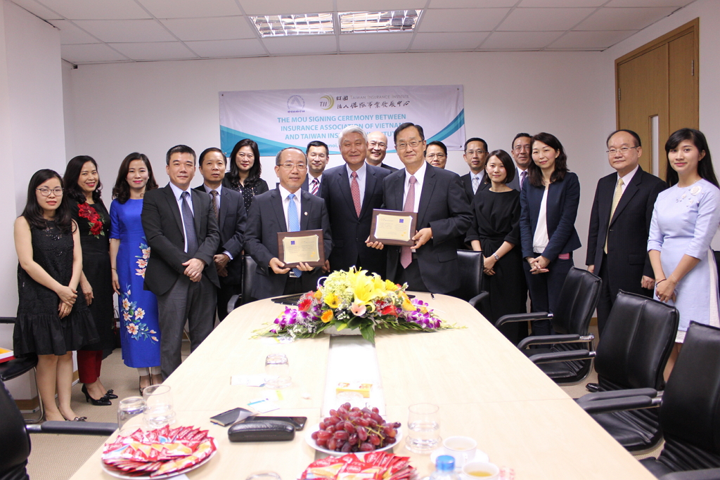 Taiwan Insurance Institute Signed MOU with The Insurance Association of Vietnam in Hanoi on June 7, 2017